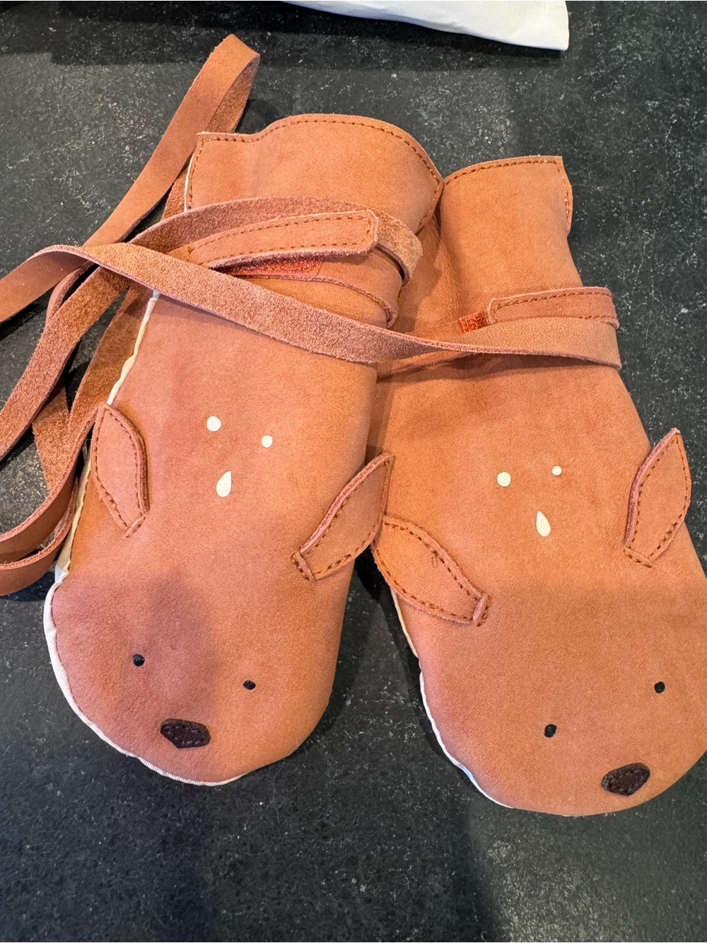 Donsje Mittens - Deer